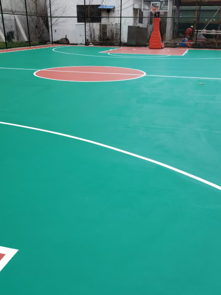 乌什 球场长期使用易出现地面开裂